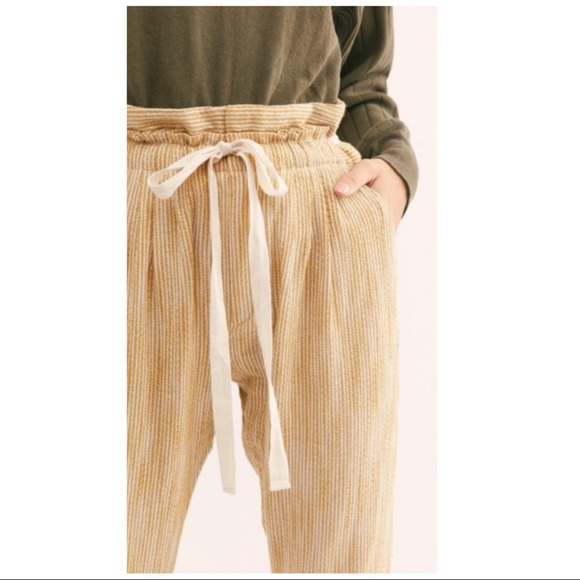 FREE PEOPLE• Light at Sunrise‎ Paper Bag Woven Tapered Pant Size 0 Yellow/Cream - Picture 13 of 13